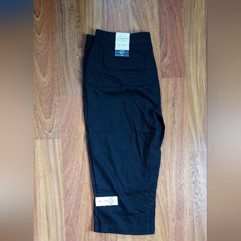 St. John's Bay Womens Classic Black Capri